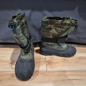Sorel boys size 1 winter boots with removable liners